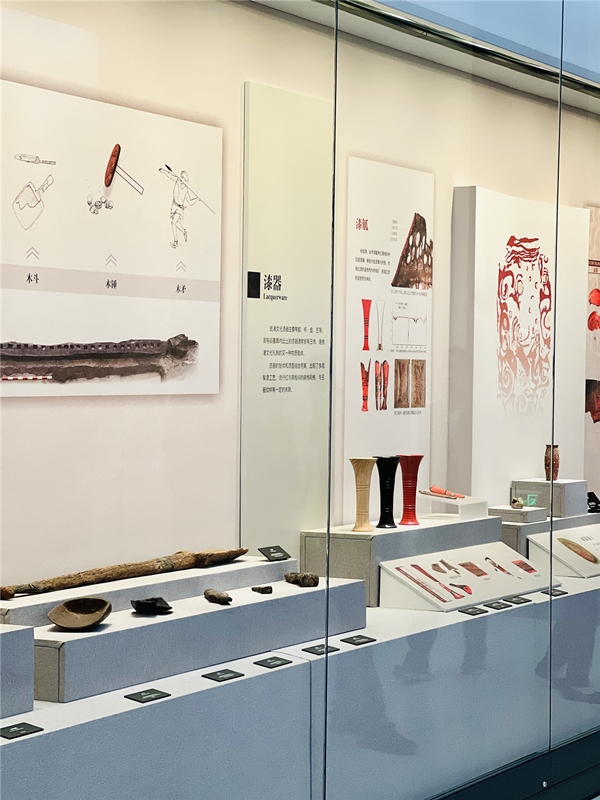 Imagen de diferentes artefactos exhibidos en el Museo de la Cultura de Liangzhu, en Hangzhou, provincia china de Zhejiang. Foto por Álvaro Lago, Diario del Pueblo digital.